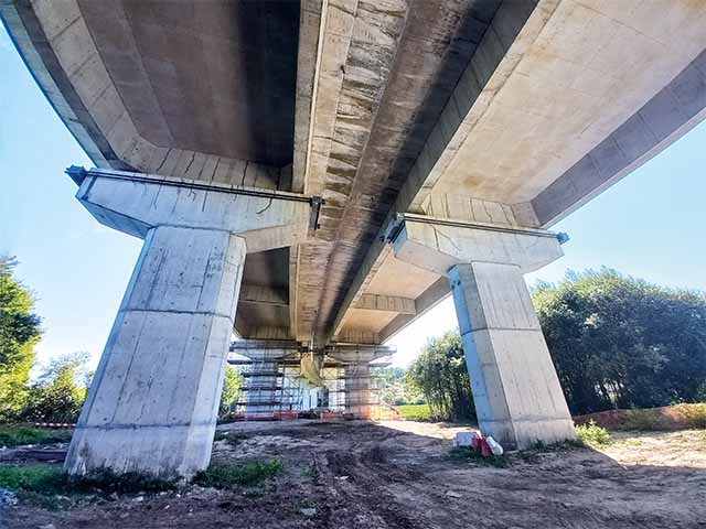 Viaducto sobre la carretera nacional EN308
