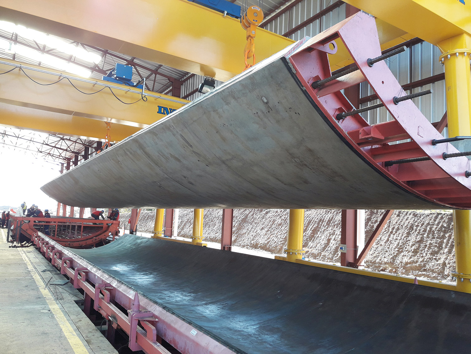 Offsite precasting of concrete segments for a wind tower